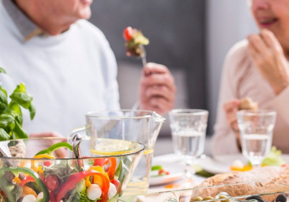 Como-garantir-uma-dieta-saudavel-na-terceira-idade-1024x561